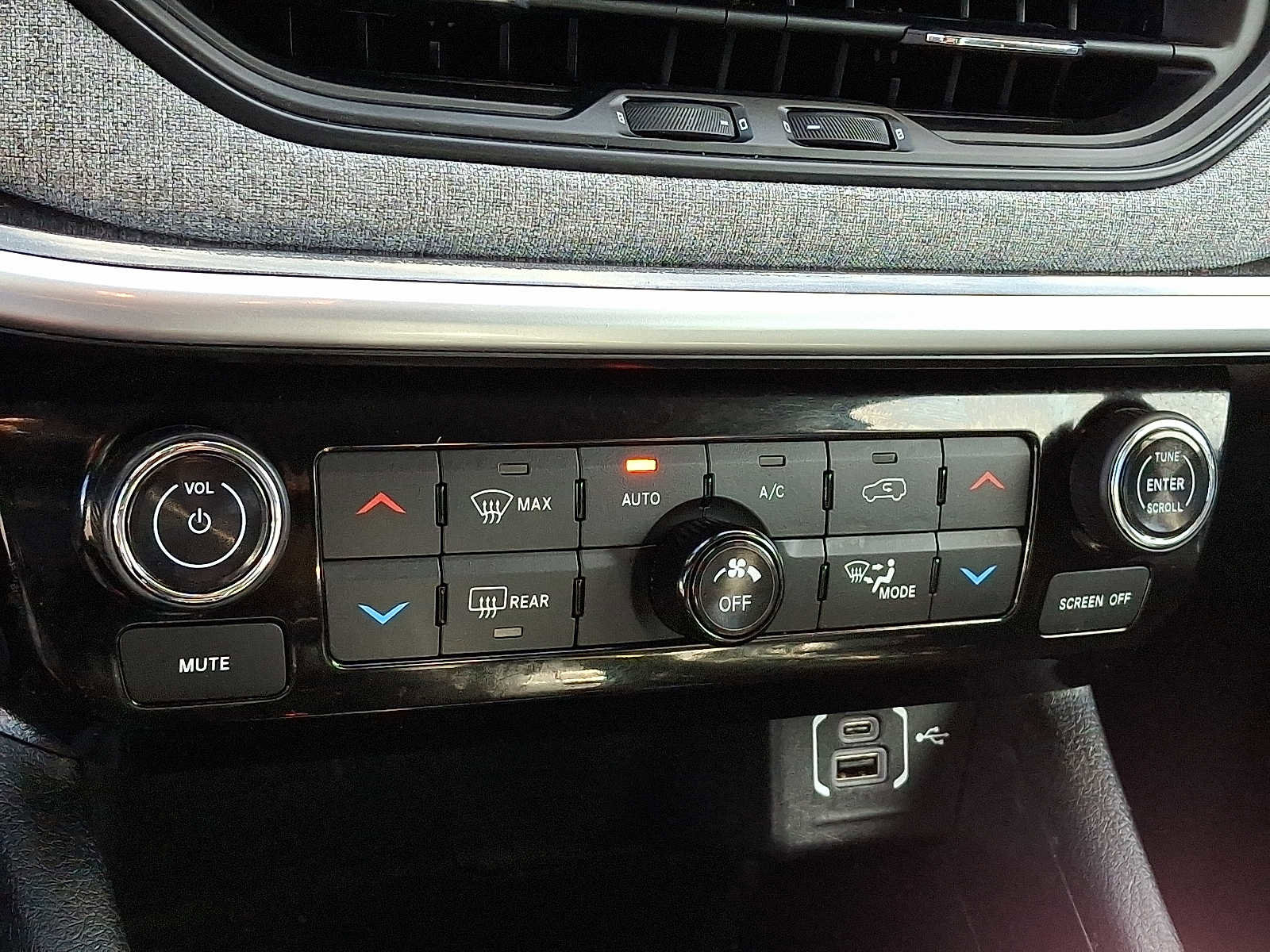 Certified 2022 Jeep Compass Latitude w/ Convenience Group image 16