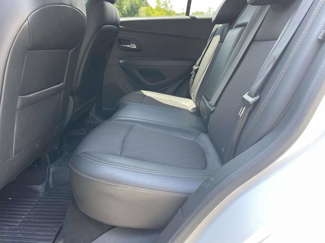 Used 2020 Chevrolet Trax LT w/ LT Convenience Package FWD image 12