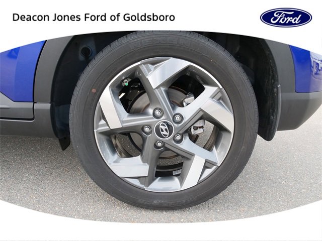 Used 2023 Hyundai Venue SEL image 12