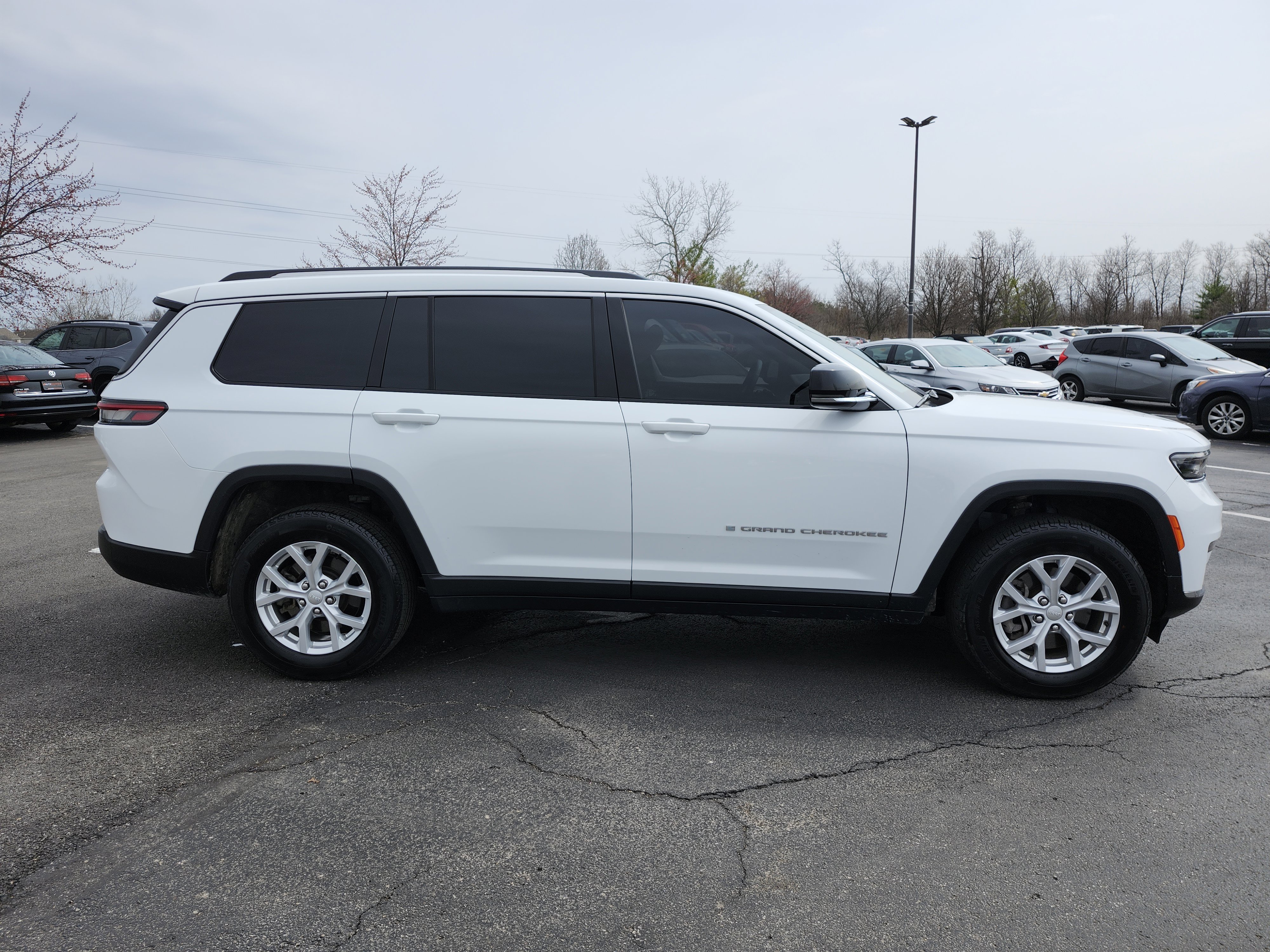 Used 2023 Jeep Grand Cherokee L Limited image 20