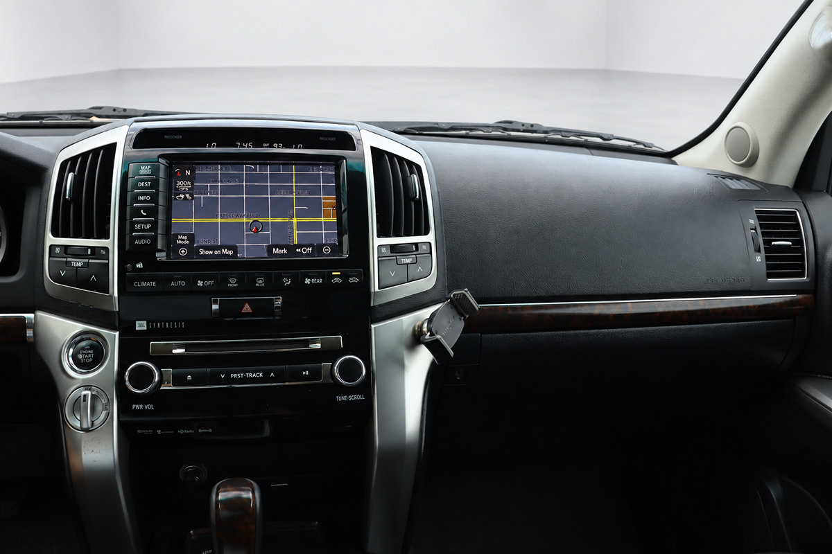 Used 2015 Toyota Land Cruiser AWD/4WD image 32