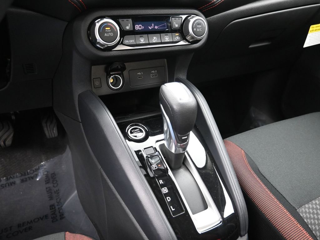 New 2025 Nissan Versa SR w/ Trunk Package FWD image 19