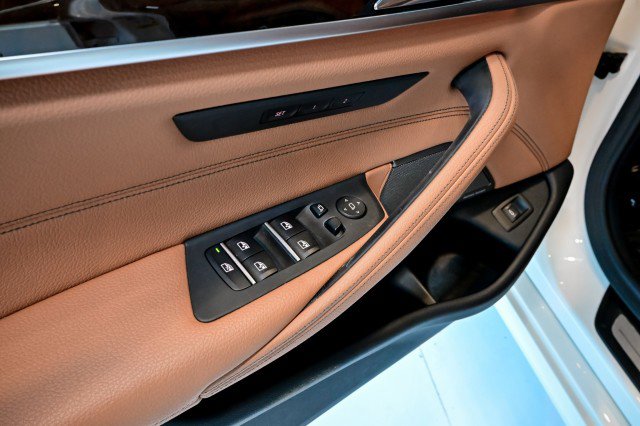 Used 2020 BMW 530i w/ Convenience Package image 17