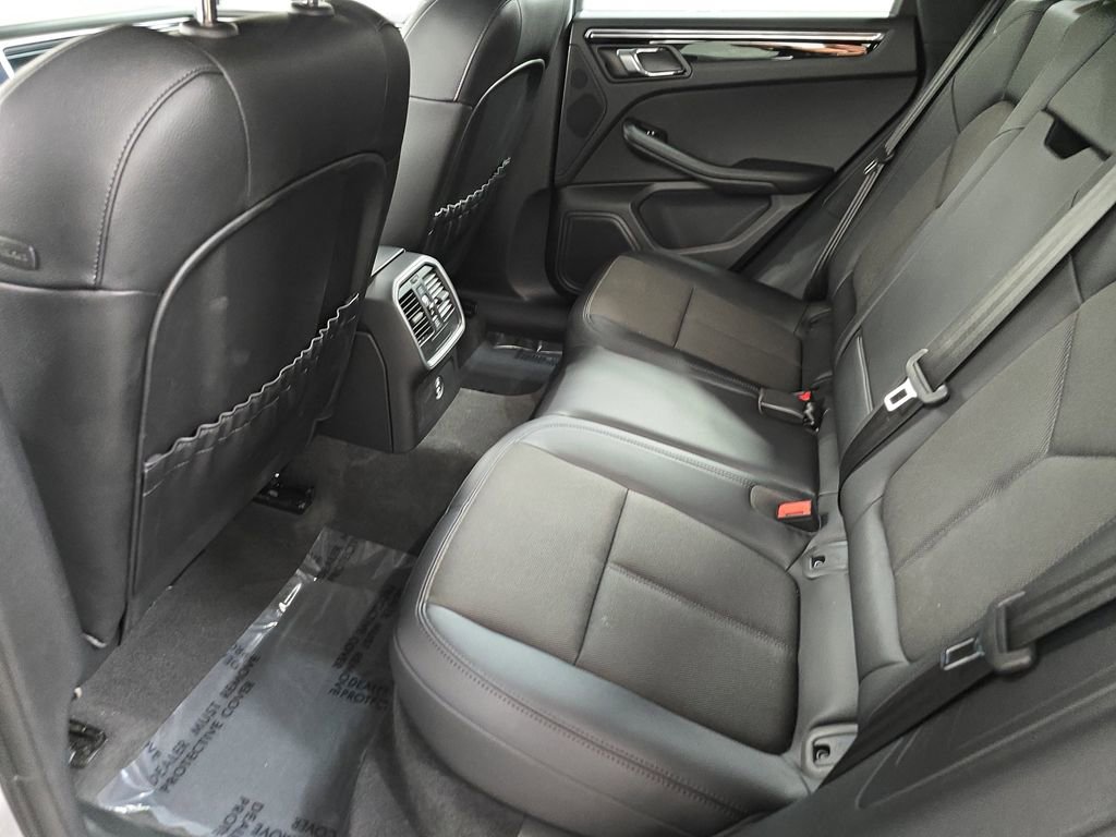 Certified 2025 Porsche Macan image 24