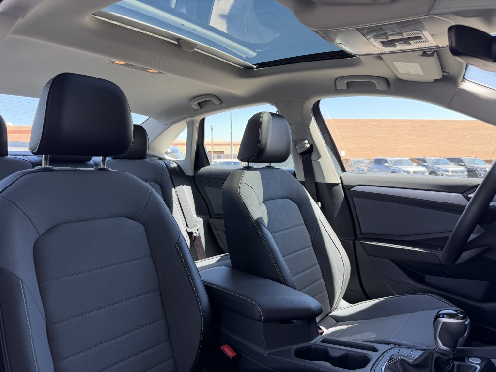 Used 2025 Volkswagen Jetta SE w/ Sunroof Package FWD image 38