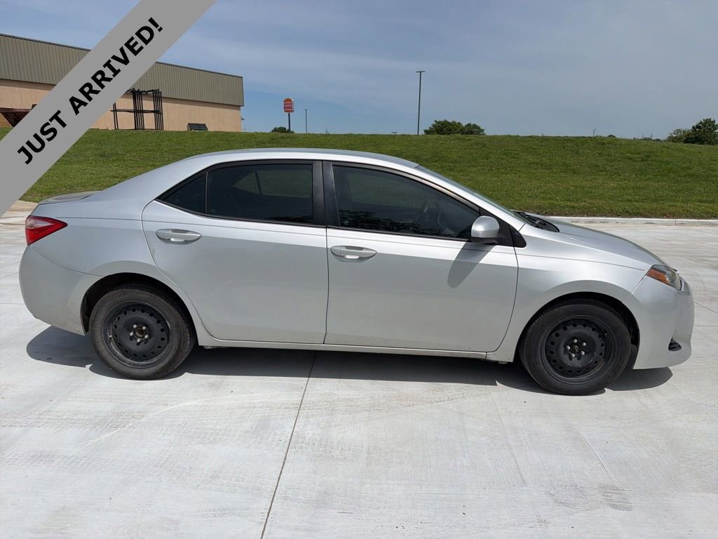 Used 2017 Toyota Corolla LE FWD image 4