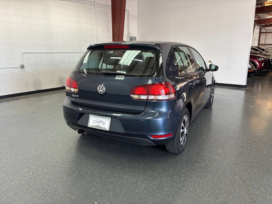 Used 2011 Volkswagen Golf 4-Door FWD image 4