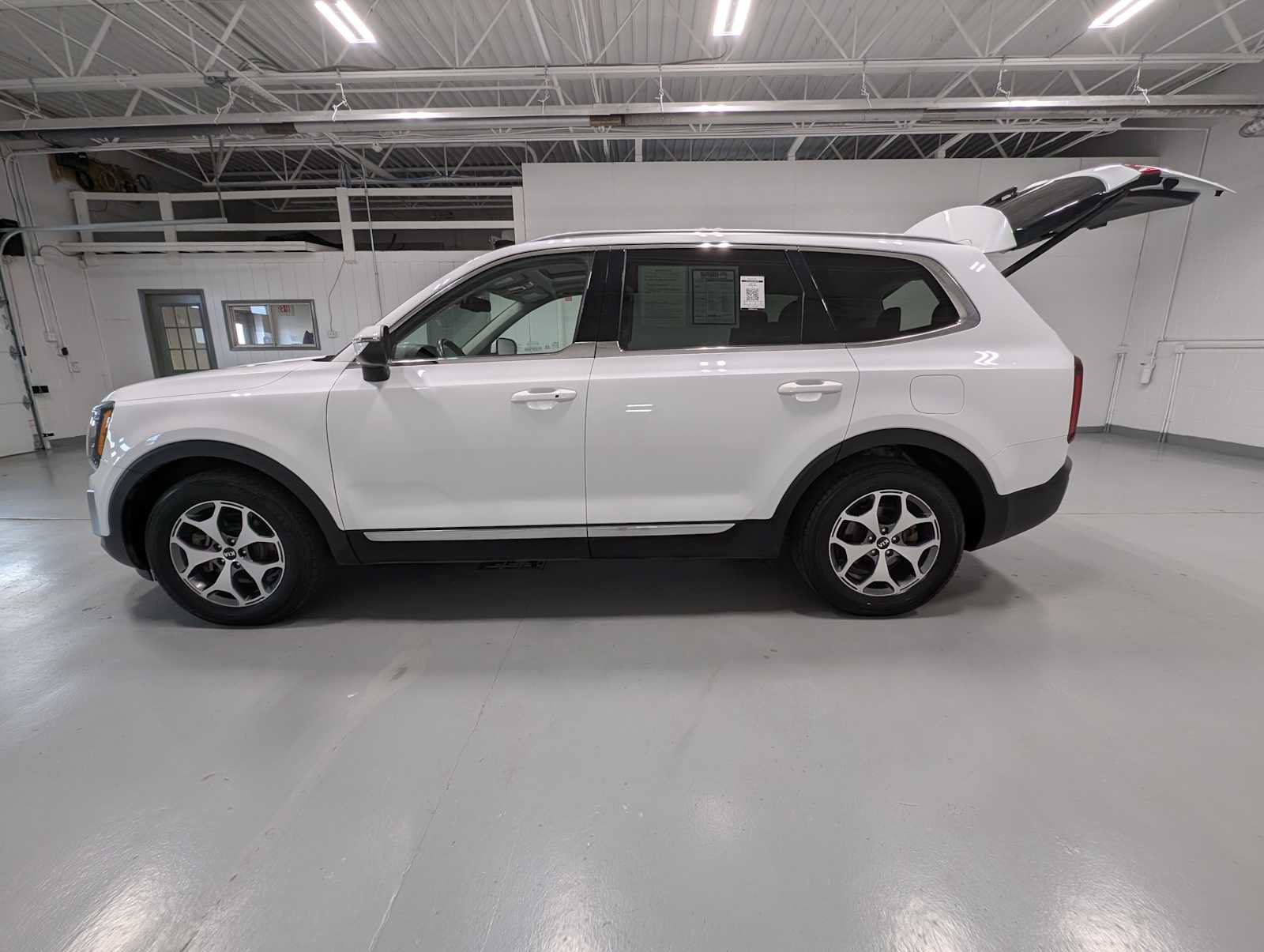Used 2020 Kia Telluride EX w/ Towing Package AWD/4WD image 12