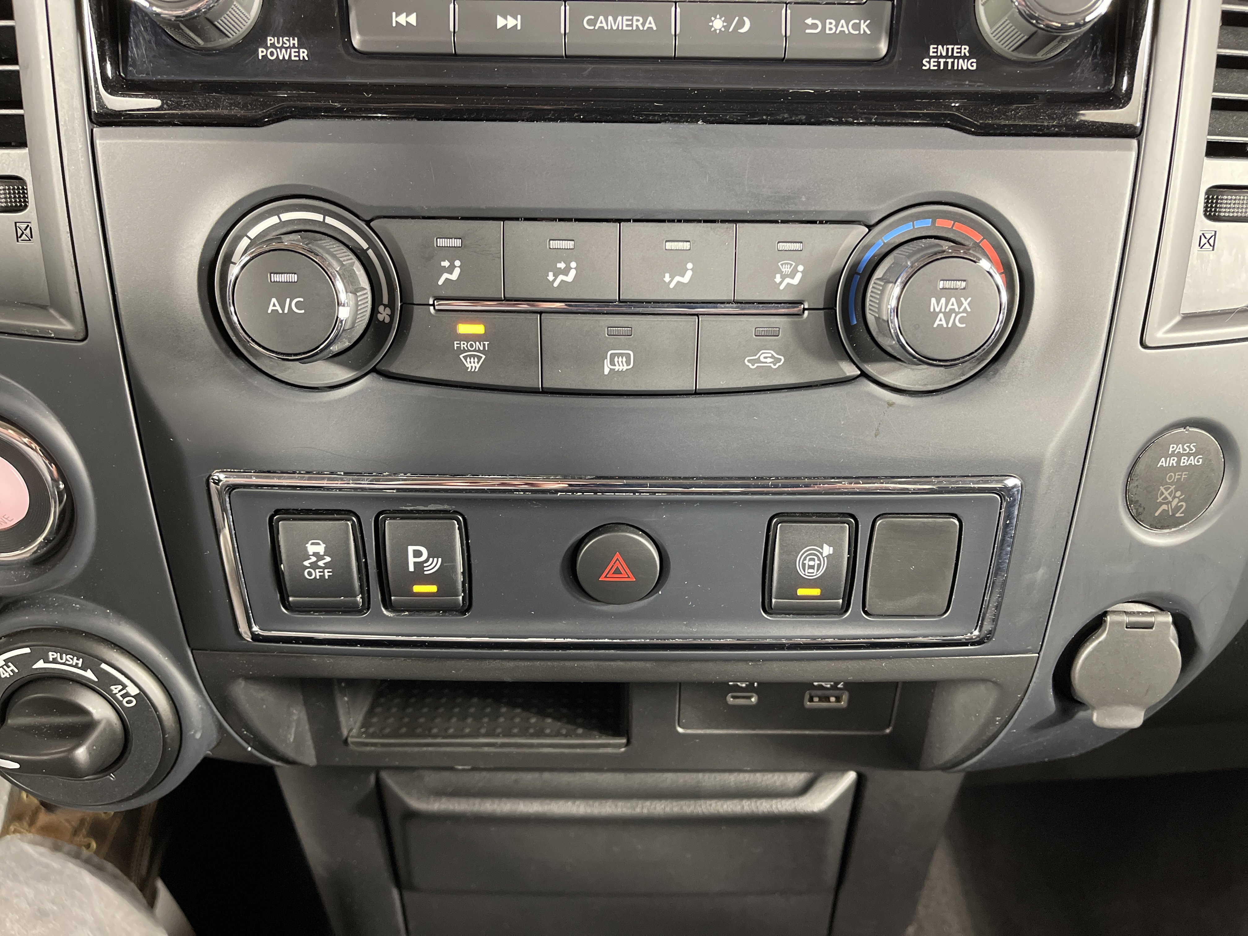 Used 2024 Nissan Titan SV image 25