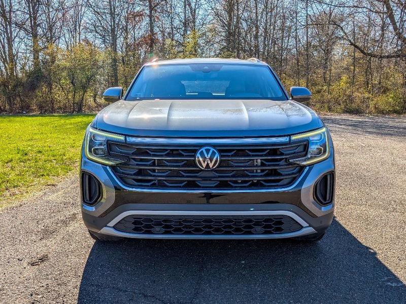 Used 2024 Volkswagen Atlas Cross Sport SE FWD image 2
