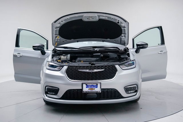Used 2024 Chrysler Pacifica Touring-L image 17
