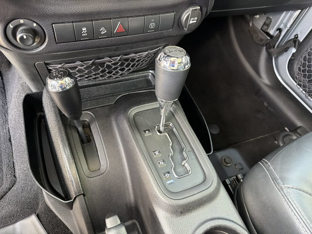 Used 2016 Jeep Wrangler Unlimited Sahara AWD/4WD image 28