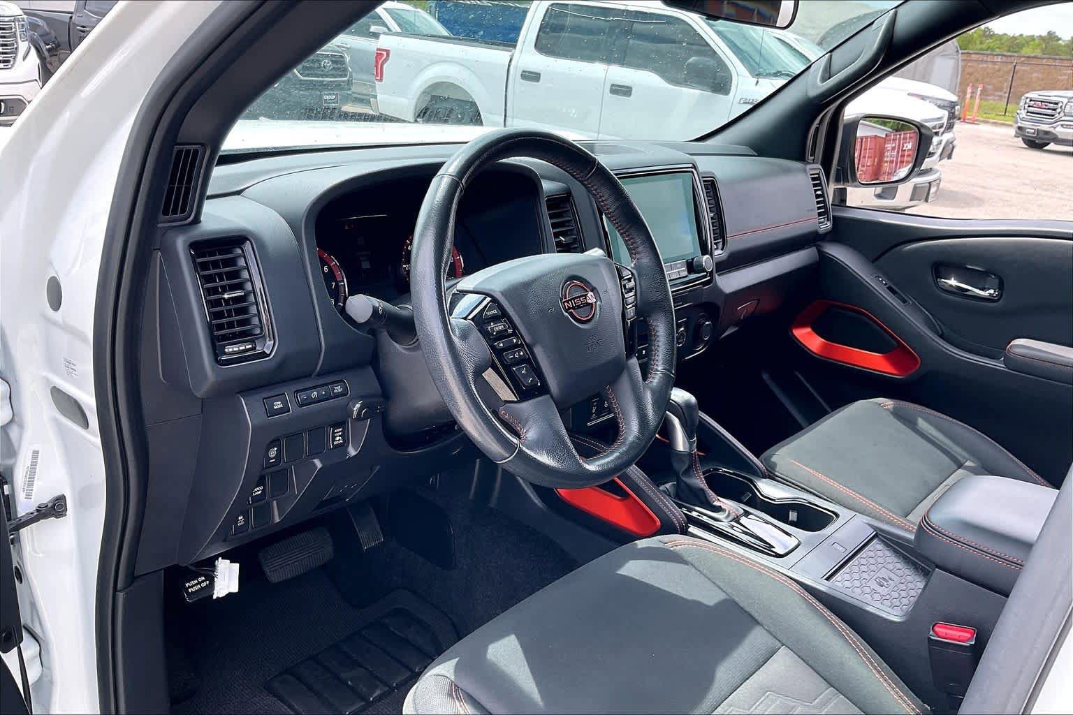 Used 2022 Nissan Frontier Pro-X RWD image 17