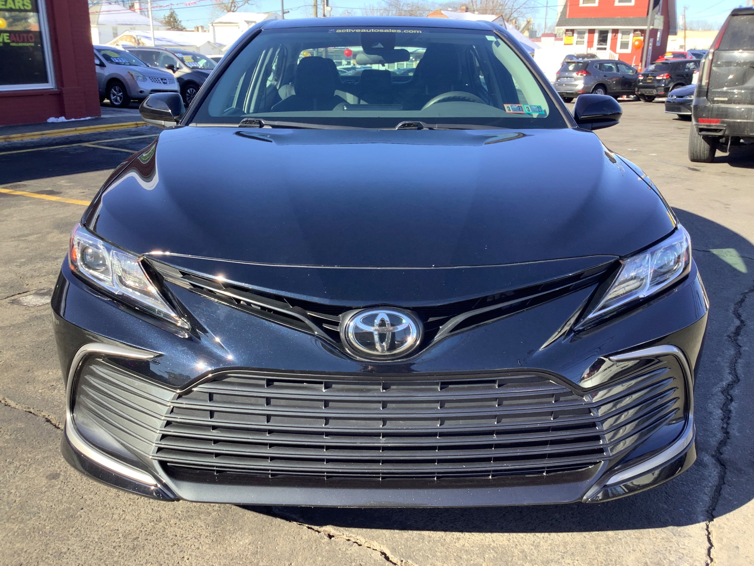 Used 2022 Toyota Camry LE FWD image 3