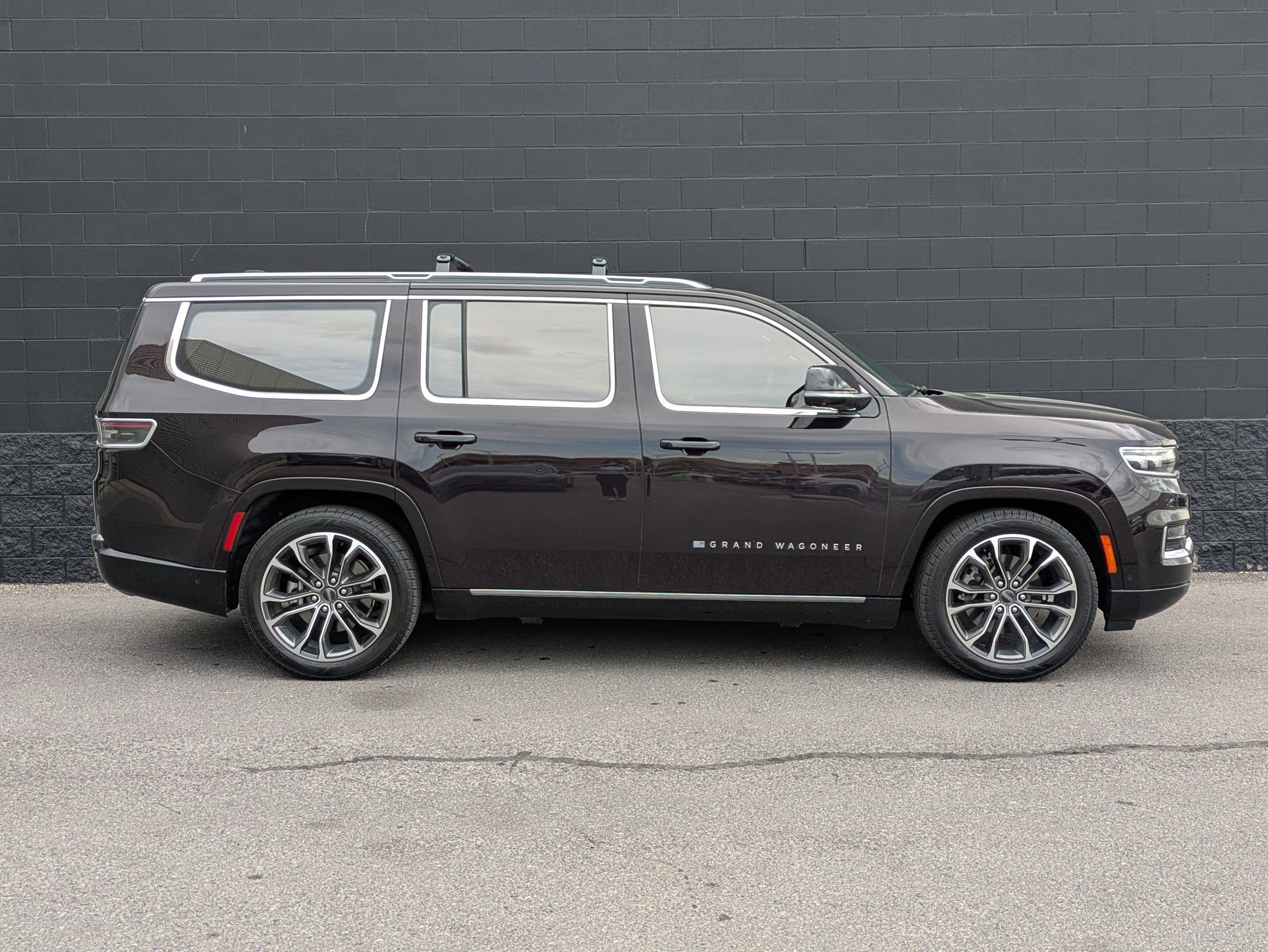 Used 2023 Jeep Grand Wagoneer Series III w/ Rear Seat Video Group 1 image 4