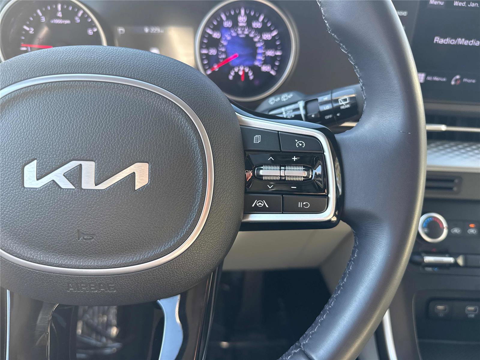 Used 2023 Kia Carnival LX image 18