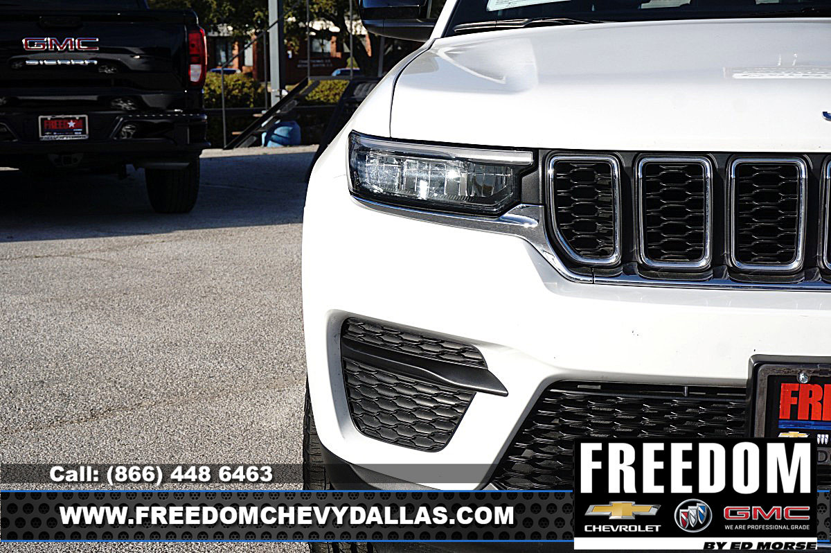 Used 2024 Jeep Grand Cherokee Laredo image 40