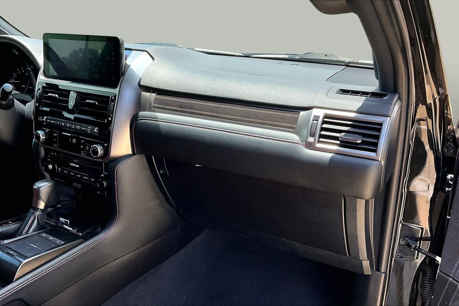 Used 2023 Lexus GX 460 Luxury w/ Accessory Package AWD/4WD image 19