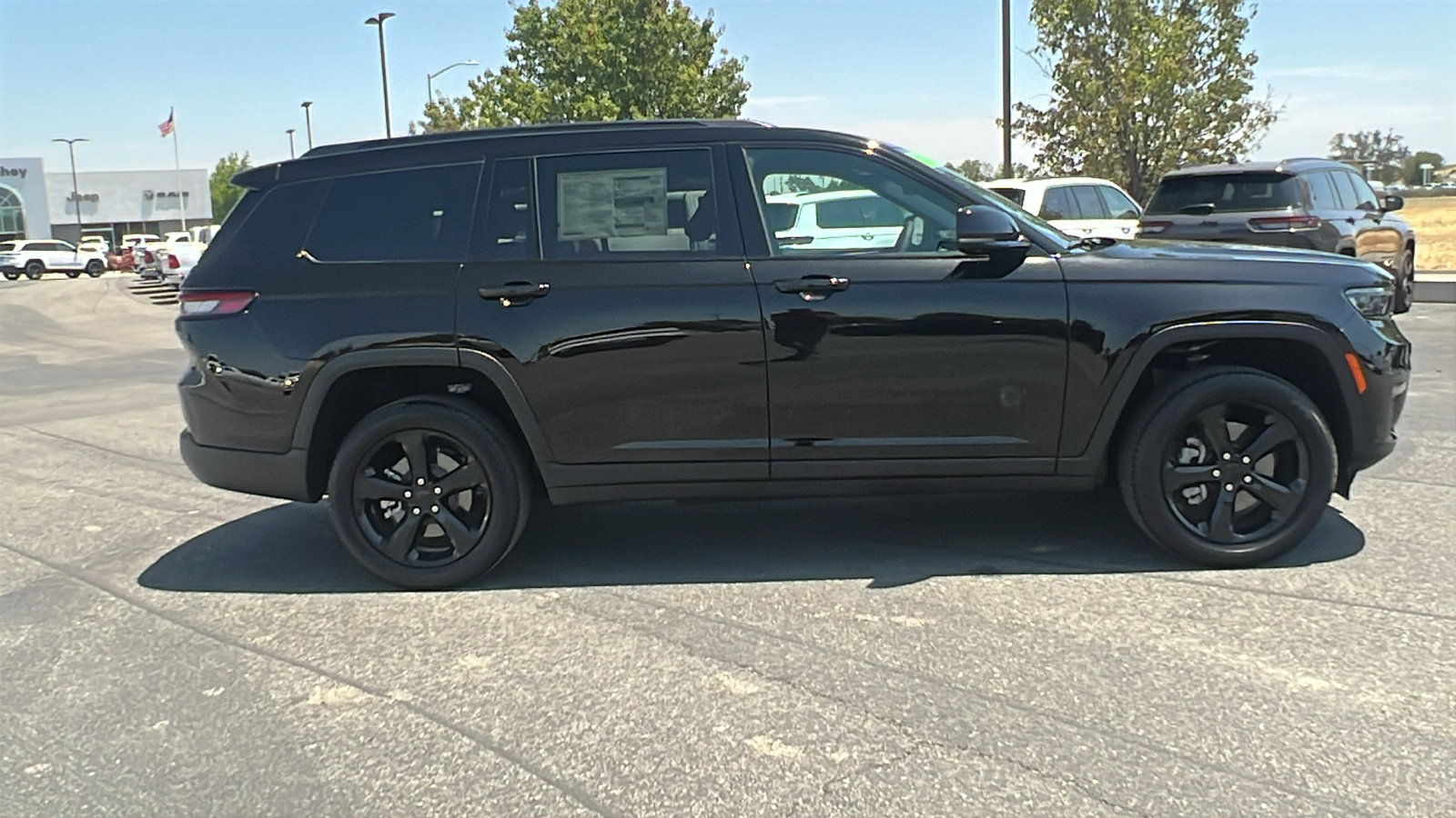 New 2025 Jeep Grand Cherokee L Limited w/ Luxury Tech Group II image 2