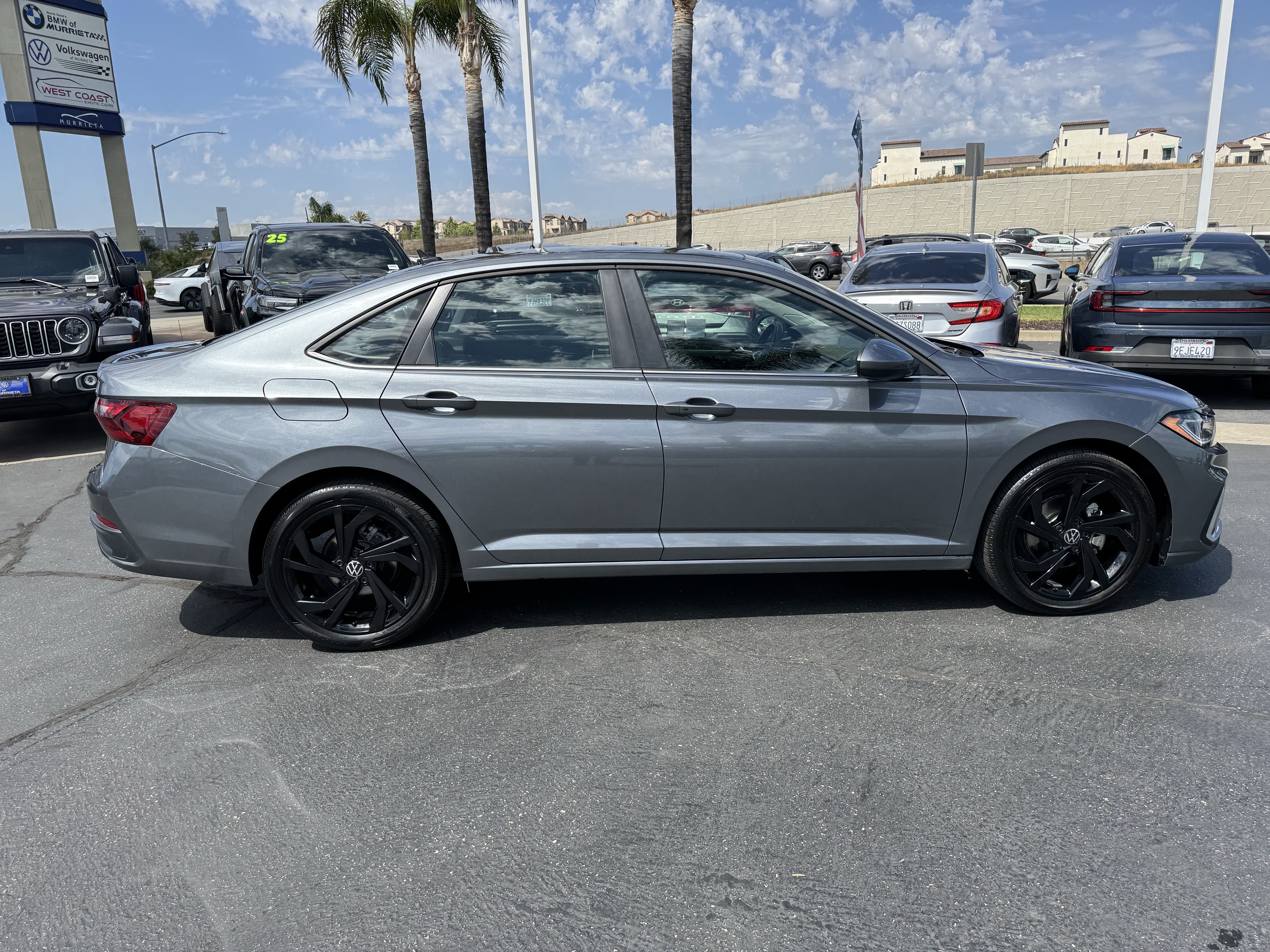 Used 2025 Volkswagen Jetta SE w/ Sunroof Package FWD image 11