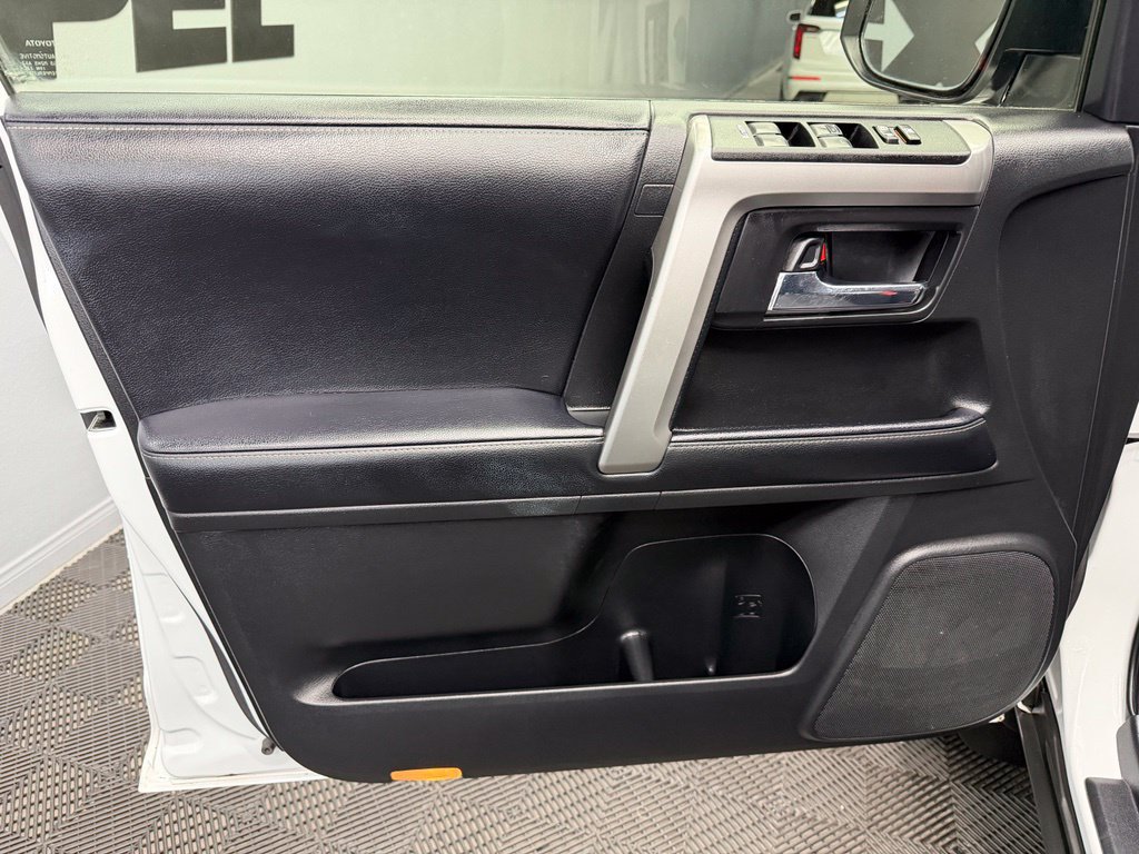 Used 2024 Toyota 4Runner SR5 AWD/4WD image 36