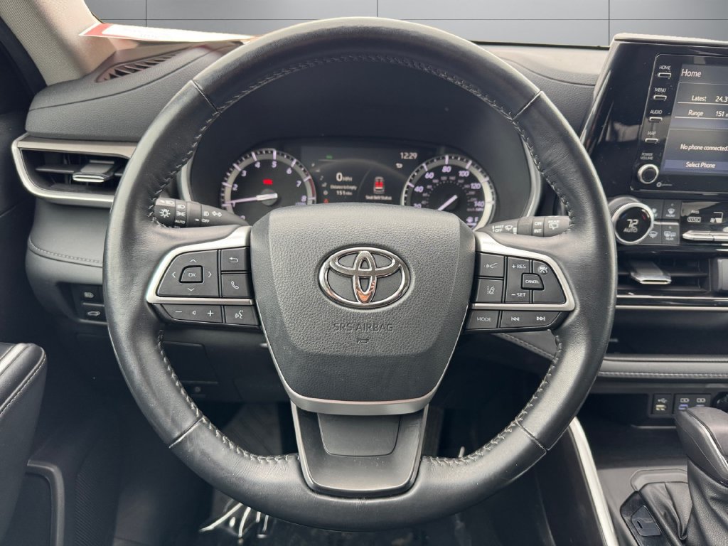 Used 2022 Toyota Highlander XLE AWD/4WD image 13