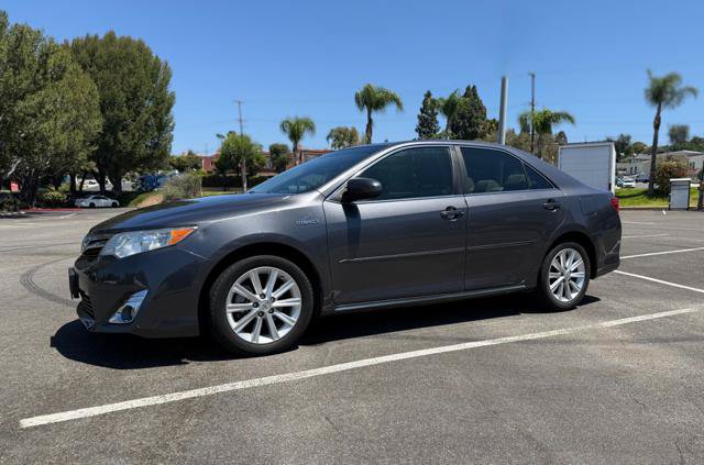 Used 2014 Toyota Camry XLE w/ Moonroof Package FWD image 2