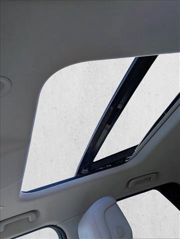 Used 2024 Land Rover Discovery S image 14