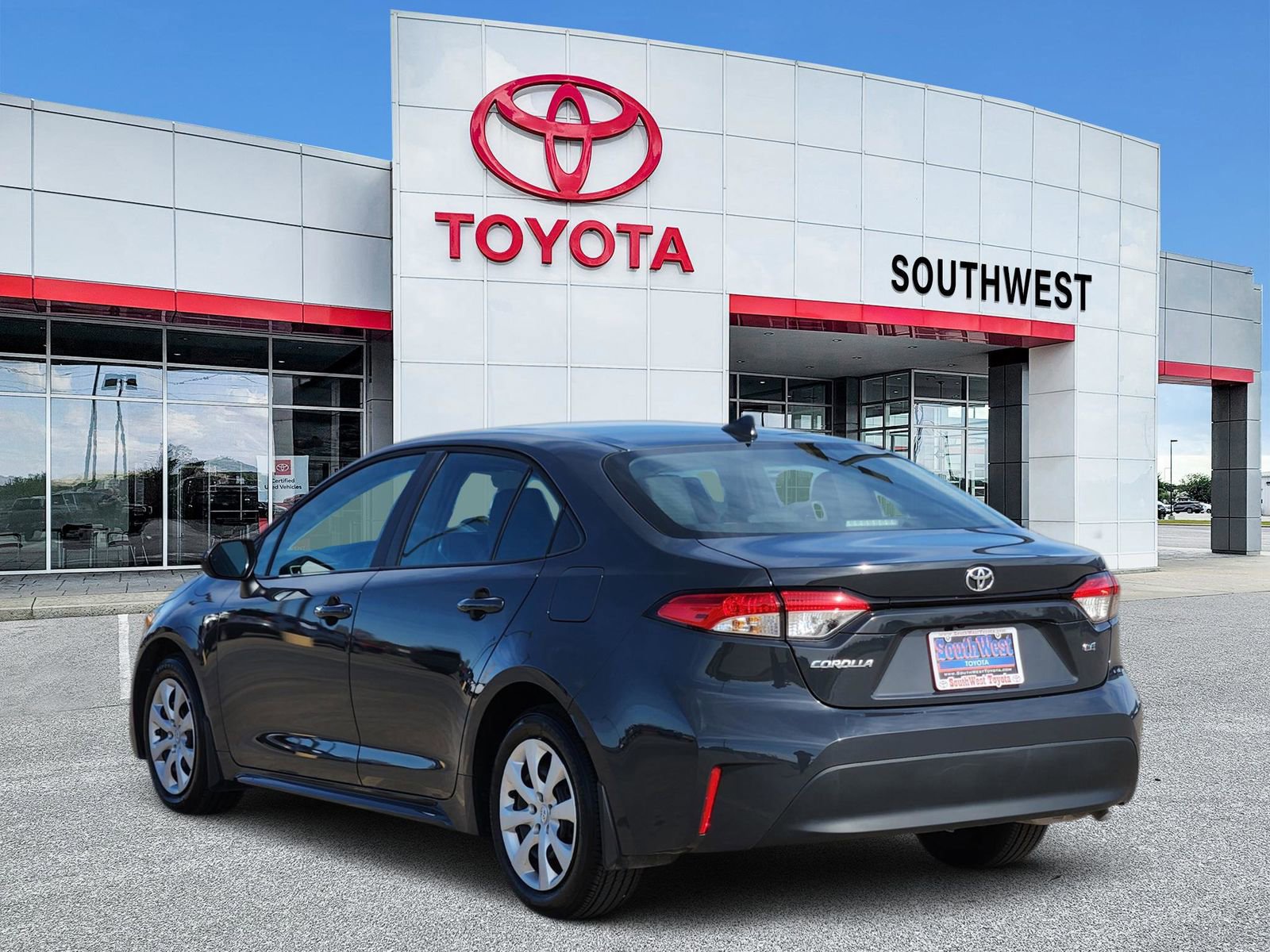 Used 2026 Toyota Corolla LE image 4