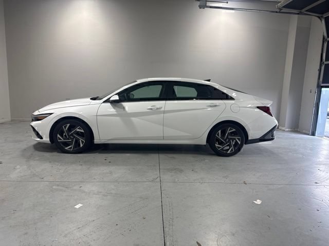 Certified 2025 Hyundai Elantra Limited FWD image 10