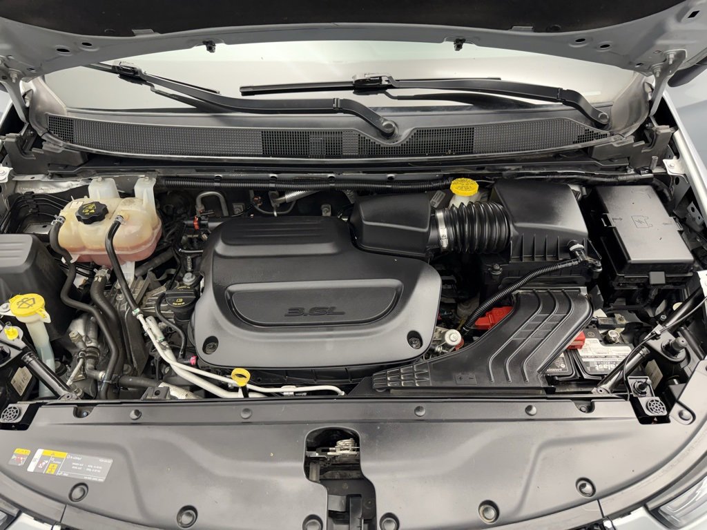 Used 2023 Chrysler Pacifica Touring image 7