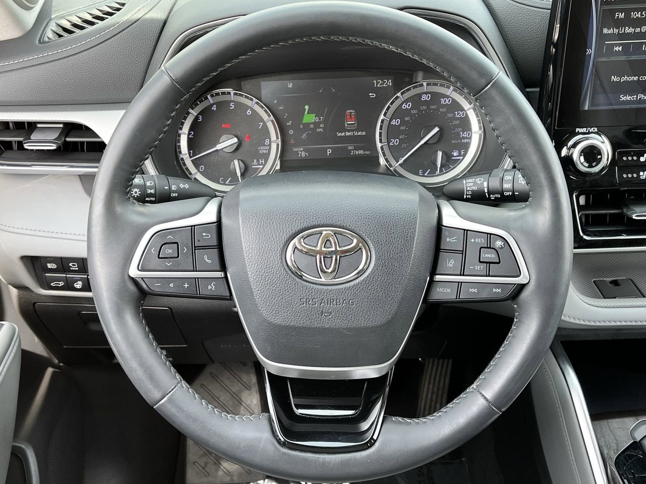 Used 2022 Toyota Highlander Platinum image 11