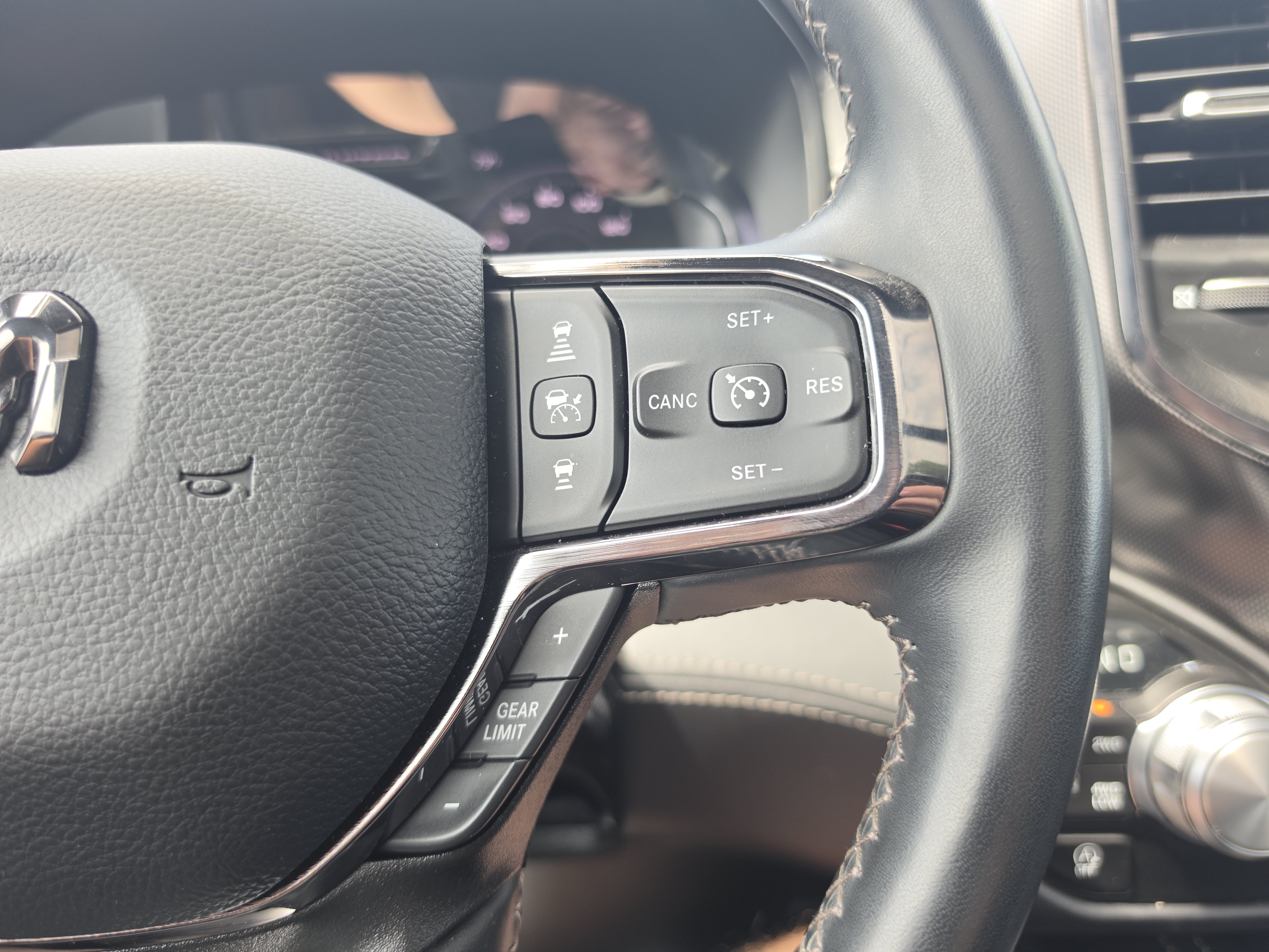 Used 2024 RAM 1500 Limited AWD/4WD image 27