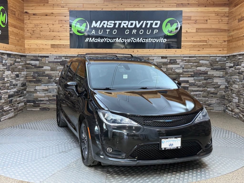 Used 2020 Chrysler Pacifica Touring-L w/ S Appearance Package FWD image 5