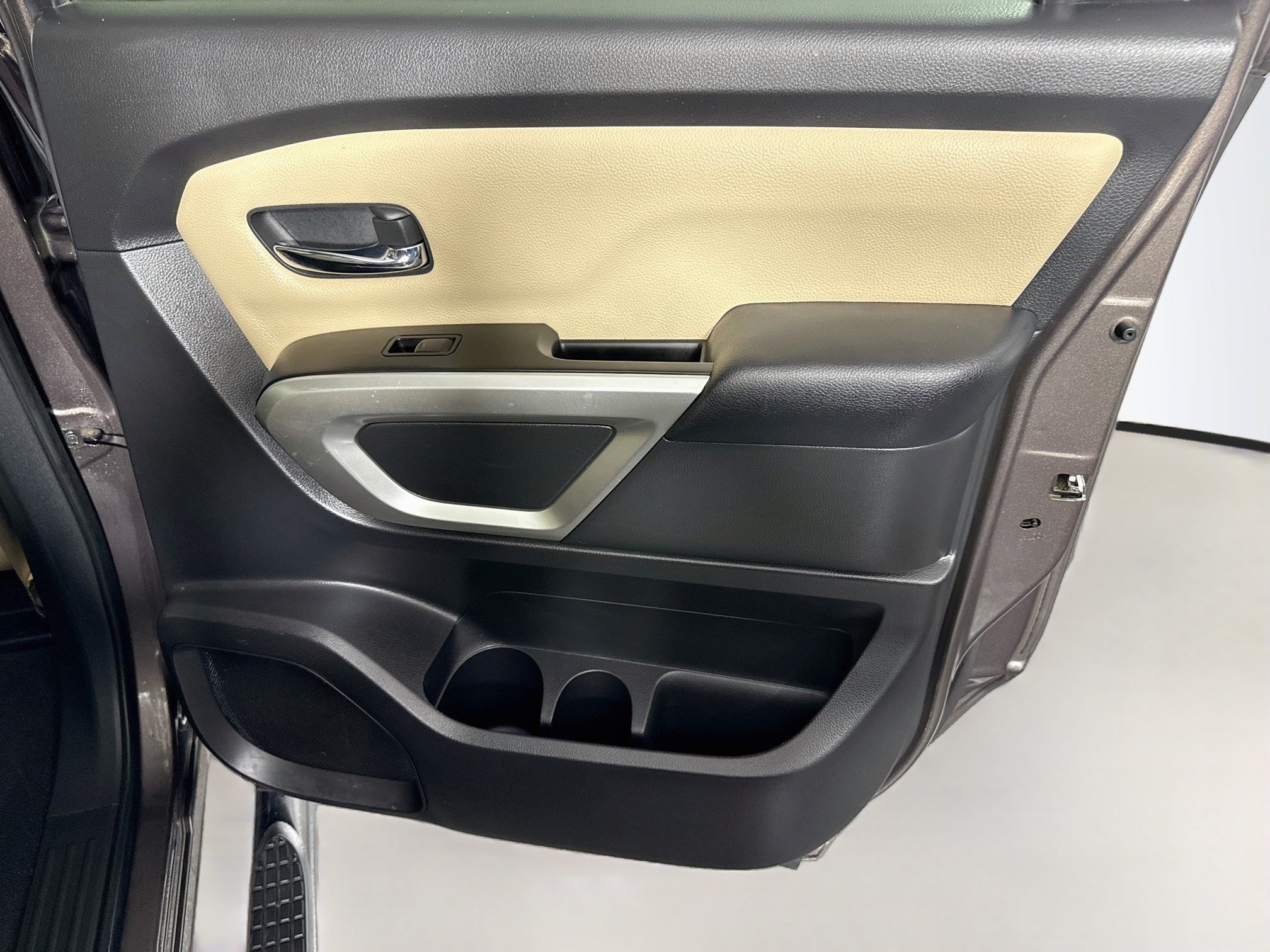 Used 2017 Nissan Titan SV RWD image 26