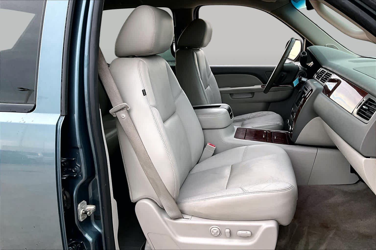 Used 2011 Chevrolet Avalanche LTZ RWD image 8