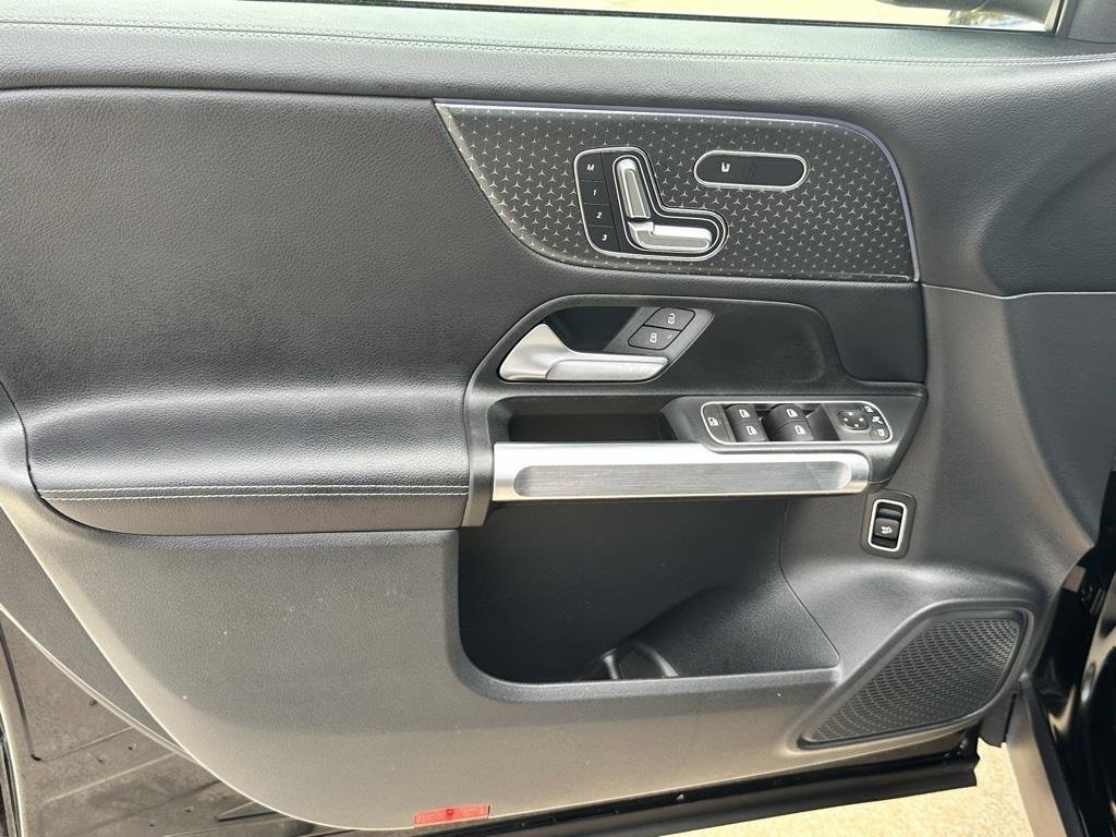 Used 2024 Mercedes-Benz GLB 250 image 21