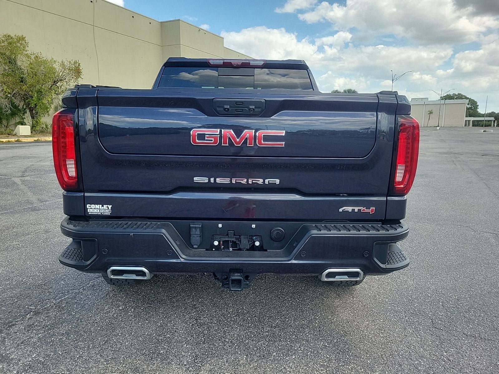 Used 2024 GMC Sierra 1500 AT4 w/ Technology Package AWD/4WD image 8