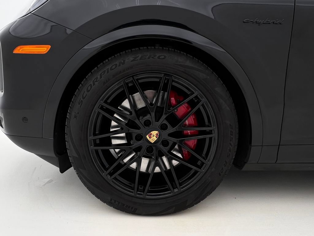 Used 2024 Porsche Cayenne S image 26