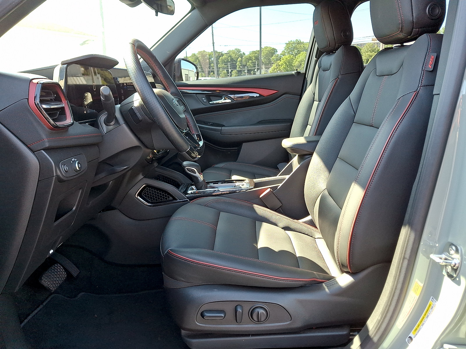 Used 2024 Chevrolet TrailBlazer RS w/ Driver Confidence Package FWD image 3