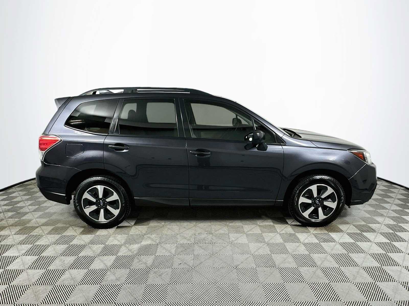 Used 2017 Subaru Forester 2.5i Premium AWD/4WD image 8