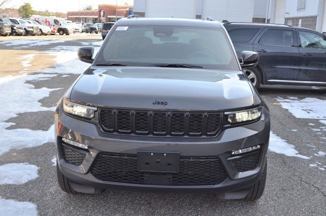 New 2025 Jeep Grand Cherokee Limited w/ Black Appearance Package image 3