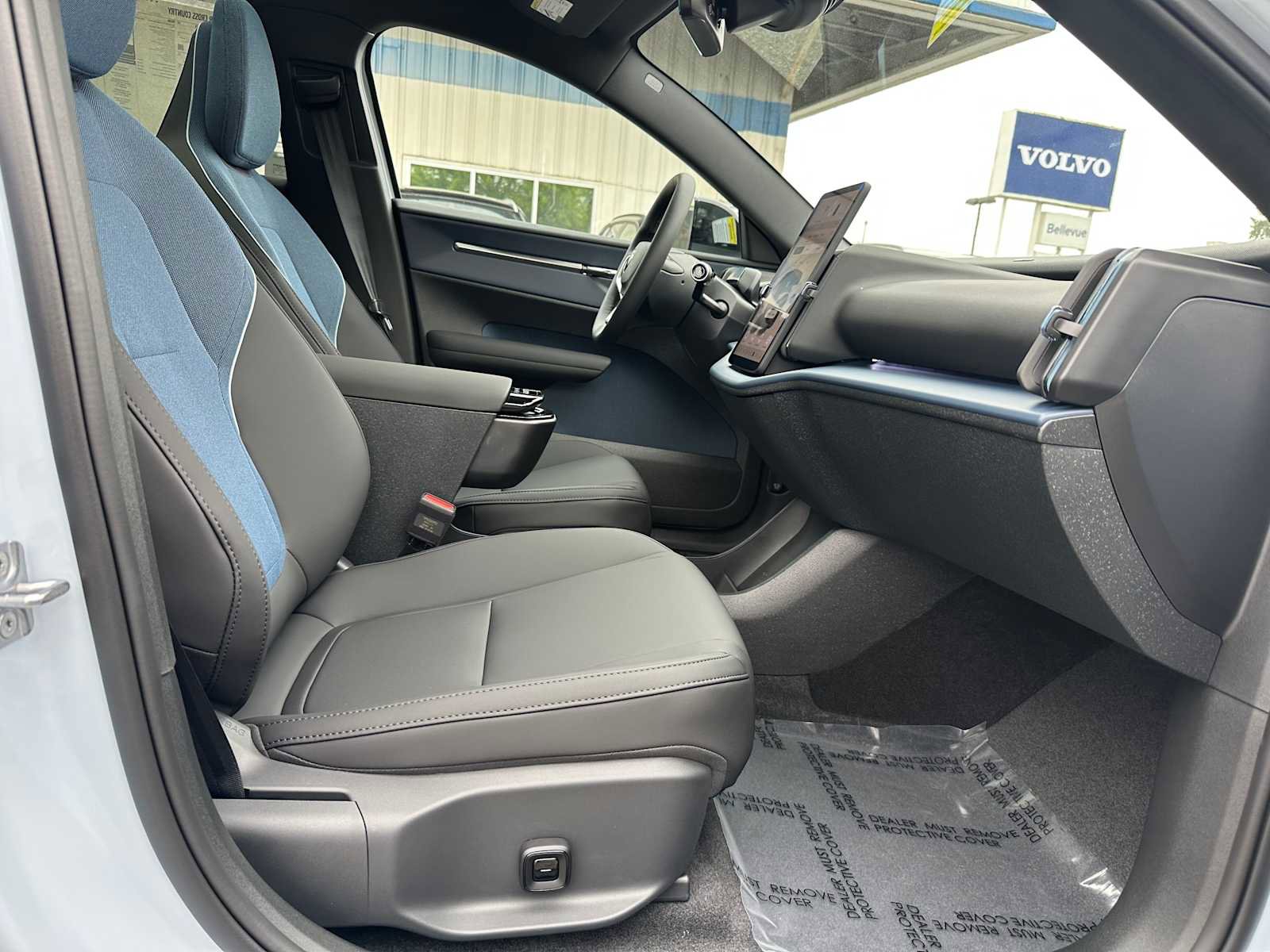 New 2026 Volvo EX30 Cross Country Ultra w/ Protection Package Premier AWD/4WD image 10