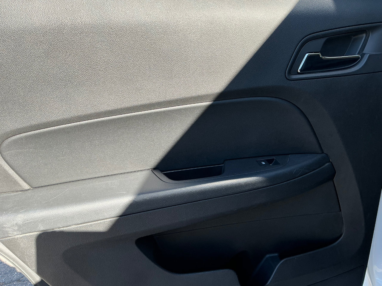 Used 2017 Chevrolet Equinox LT image 16