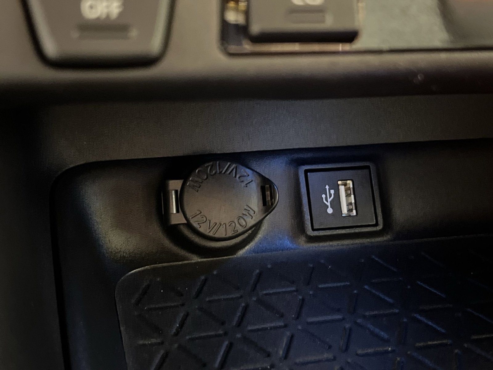 Used 2025 Toyota RAV4 XSE w/ Weather Package image 33