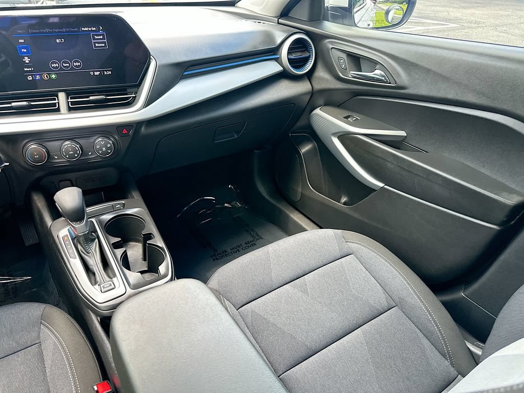 Certified 2024 Chevrolet Trax LS w/ LS Convenience Package FWD image 21