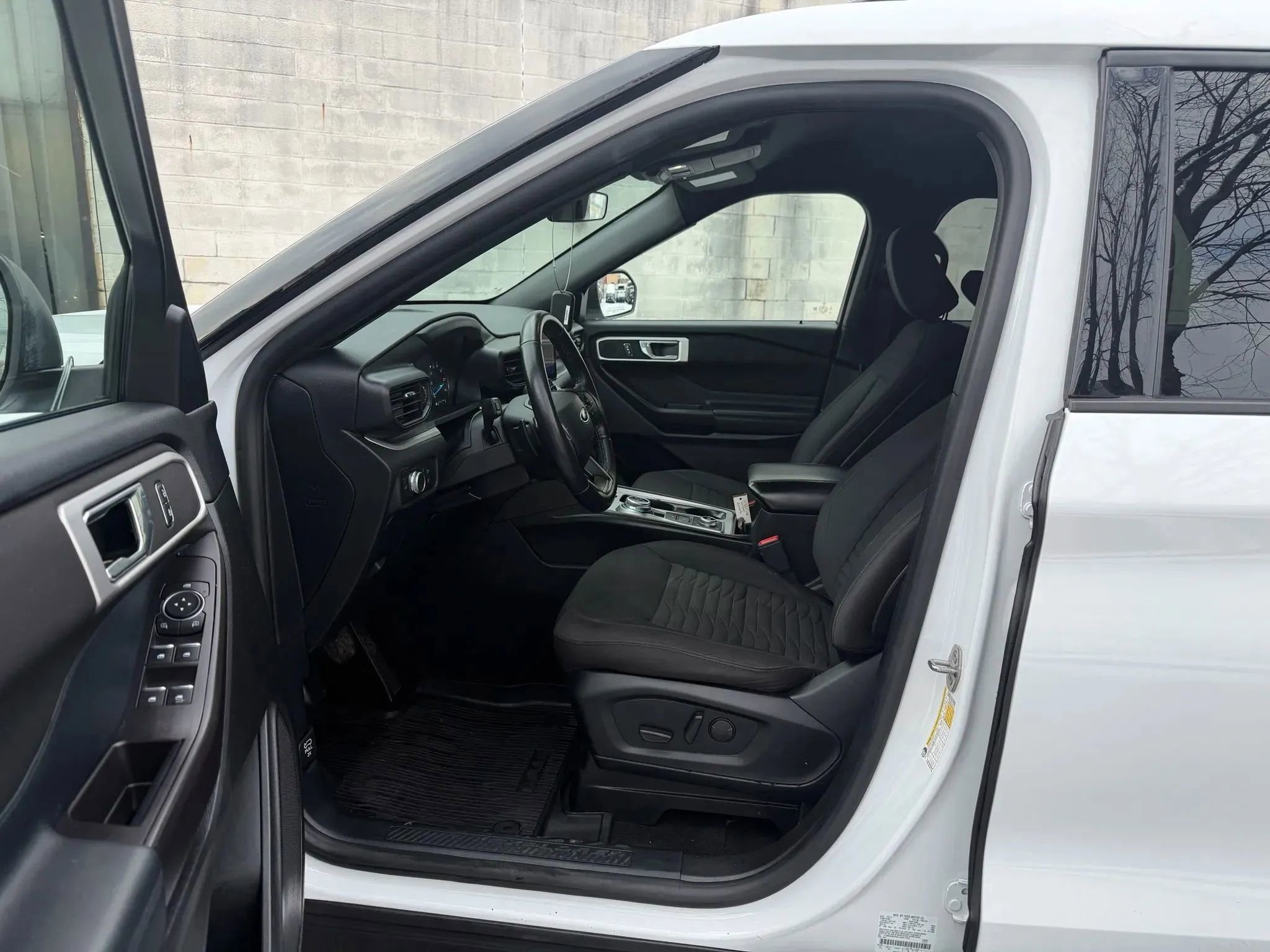 Used 2020 Ford Explorer XLT w/ Comfort Package image 25