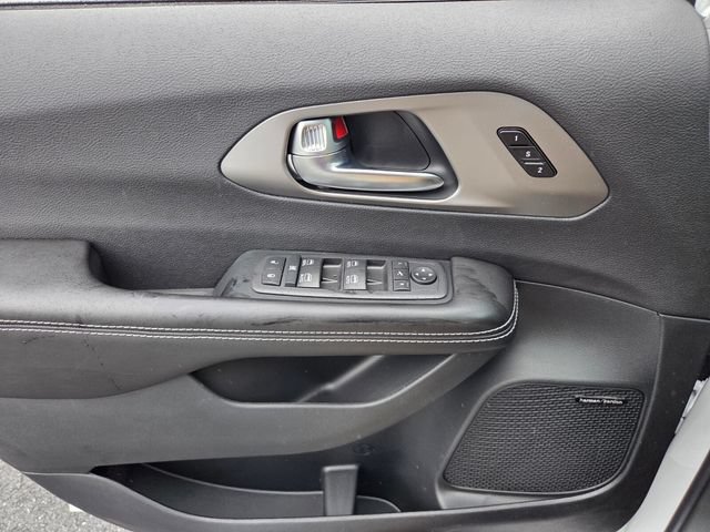 New 2027 Chrysler Pacifica Limited w/ S Appearance Package FWD image 30