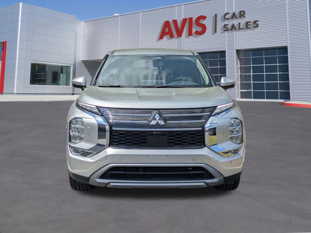 Used 2025 Mitsubishi Outlander SE AWD/4WD image 2