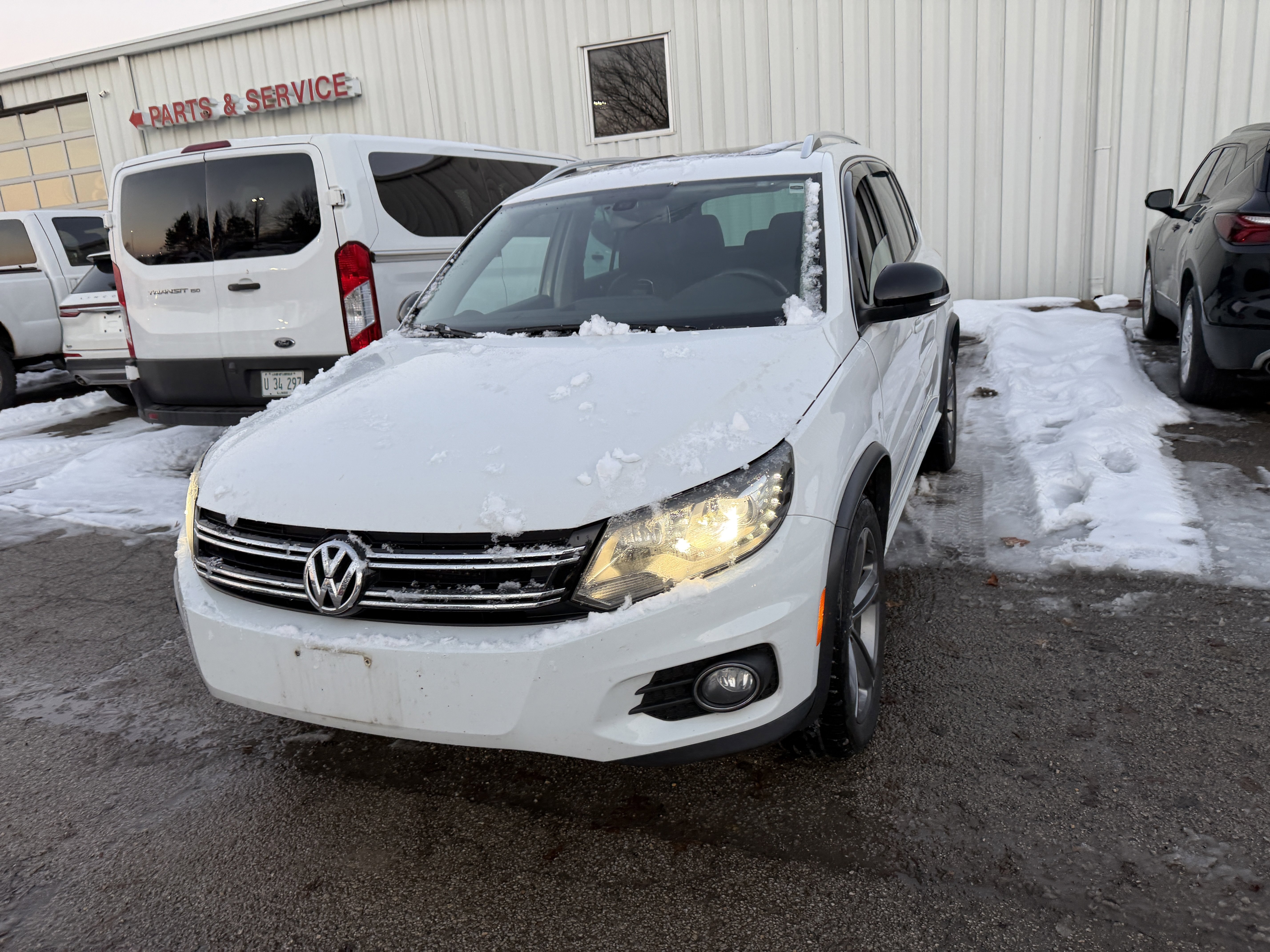 Used 2017 Volkswagen Tiguan Sport image 2